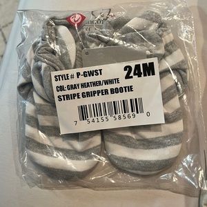 Unopened 24 mo zutano booties